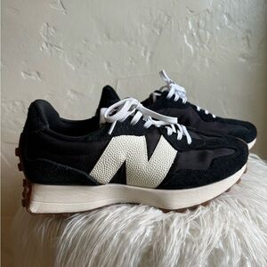 New Balance Women’s 327